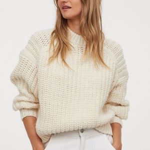 Crewneck cable knit cream sweater SOLD